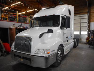 Volvo VNL64T Salvage Truck