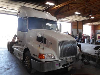 Volvo VNL64T Salvage Truck