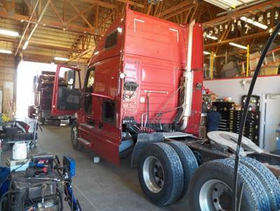 Volvo VNL64T660 Salvage Truck