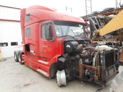 Volvo VNL770 Salvage Truck