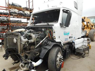 Volvo VNL780 Salvage Truck