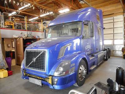 Volvo VNL780 Salvage Truck