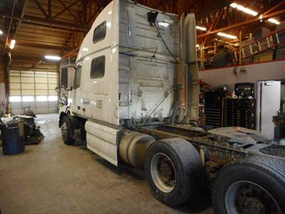 Volvo VNL780 Salvage Truck