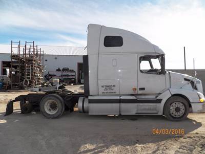 Volvo VNM Salvage Truck