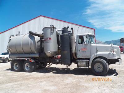 Volvo WG64 Salvage Truck
