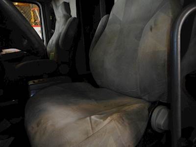 Volvo VNL670 Seat
