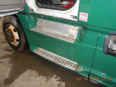 Freightliner Cascadia Left Fairing