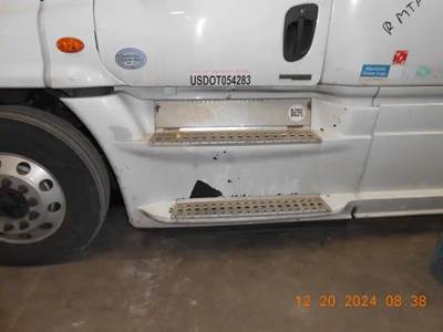 Freightliner Cascadia Left Fairing