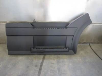 Volvo VNL Right Fairing