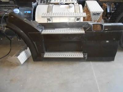 Volvo VNL Left Fairing