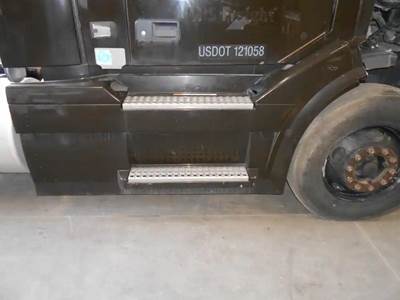 Volvo VNL Right Fairing