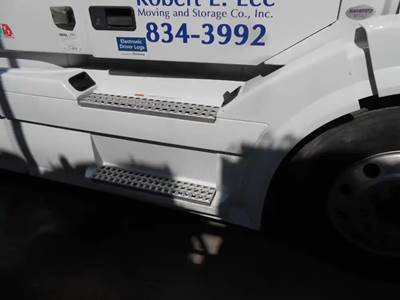 Volvo VNL Right Fairing