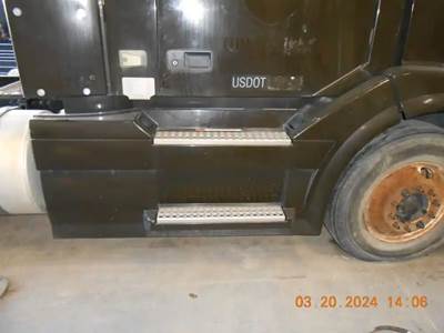 Volvo VNL Right Fairing