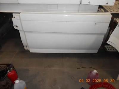 Volvo VNL Left Fairing