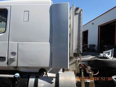 Volvo VNL Left Sleeper Fairing