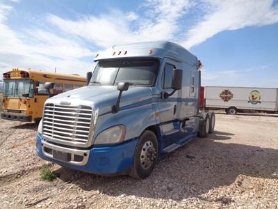 Freightliner Cascadia 125 Sleeper Semi Truck - Mid Roof Sleeper, Detroit, Automatic