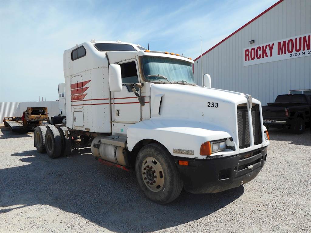 1995 Kenworth T600 Sleeper Truck