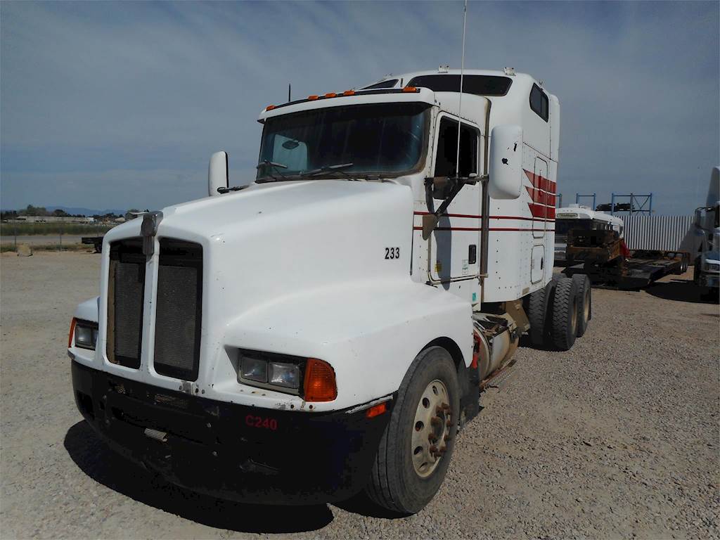 1995 Kenworth T600 Sleeper Truck