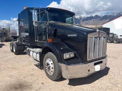 Kenworth T800 Sleeper Semi Truck - Mid Roof Sleeper, Paccar 405HP, 12 Speed Autoshift Automatic