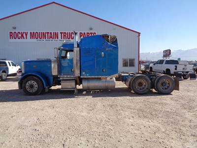 Peterbilt 389 Sleeper Semi Truck - Mid Roof Sleeper, Caterpillar, Manual