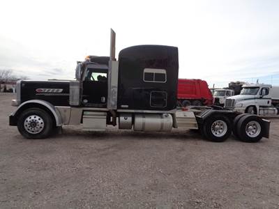 Peterbilt 389 Sleeper Semi Truck - Flat Top Sleeper, Cummins, Manual