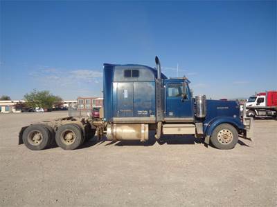Western Star 4900EX Sleeper Semi Truck - Mid Roof Sleeper, Caterpillar 525HP, Manual