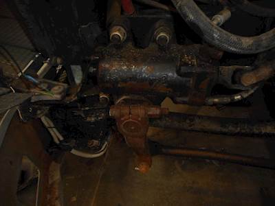 TRW/ROSS Hydrapower Steering Gear / Rack for a 1995 Kenworth T800