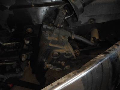 TRW/ROSS Steering Gear / Rack for a 2000 Volvo VNL64T