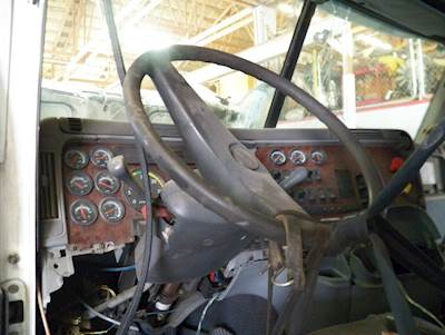 Freightliner Century Class 120 Steering Wheel for a 2000 Freightliner C120