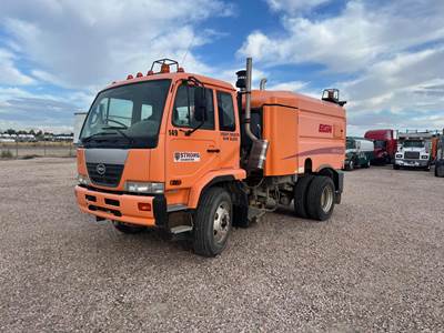UD 3300 Sweeper Truck - Automatic