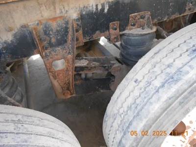 Hendrickson Tag / Pusher Axle for a 1998 Volvo ACL64F