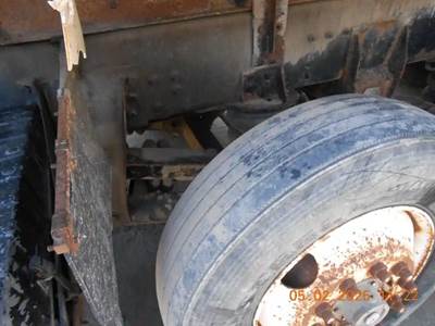 Hendrickson Tag / Pusher Axle for a 1998 Volvo ACL64F