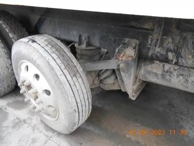 Watson & Chalin Tag / Pusher Axle for a 2001 Kenworth T800