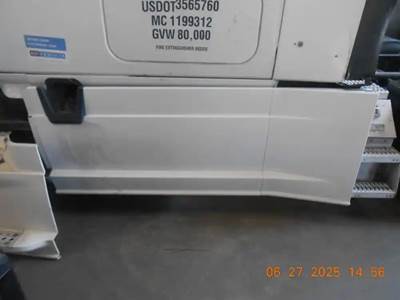 Freightliner Cascadia Left Tank Fairing