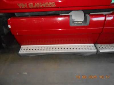 Freightliner Cascadia Right Tank Fairing