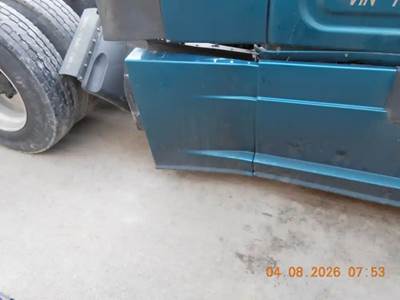 Freightliner Cascadia Right Tank Fairing