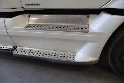 Freightliner Cascadia Right Tank Fairing