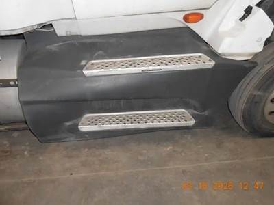 International LT625 Right Tank Fairing