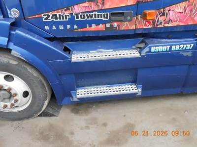 Volvo VNL Left Tank Fairing
