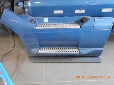 Volvo VNL760 Left Tank Fairing
