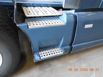 Volvo VNL760 Right Tank Fairing