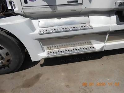 Western Star 5700XE Left Tank Fairing