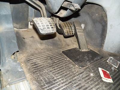 Freightliner Century Class 120 Throttle Position Sensor for a 2008 Freightliner C120 CENTURY