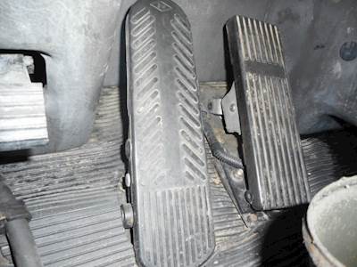 Kenworth W900B Throttle Position Sensor for a 2005 Kenworth W900L