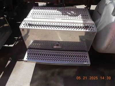 Peterbilt 389 Tool Box