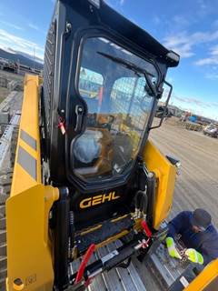 Gehl v275 Skid Steer