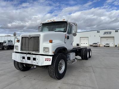 International Paystar 5500 Tandem Axle Cab & Chassis Truck - Cummins, 450HP, 8Ll Manual