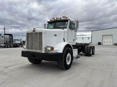 Peterbilt 357 Tandem Axle Cab & Chassis Truck - Caterpillar, 445HP, 8Ll Manual