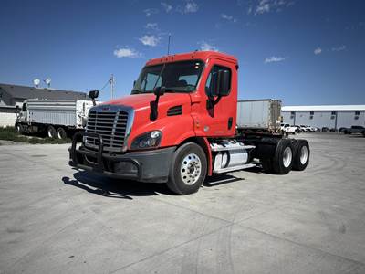 Freightliner Cascadia 113 Day Cab Truck - Detroit 450HP, 10 Speed Manual