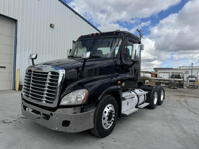 Freightliner Cascadia 125 Day Cab Truck - Detroit 450HP, 10 Speed Manual